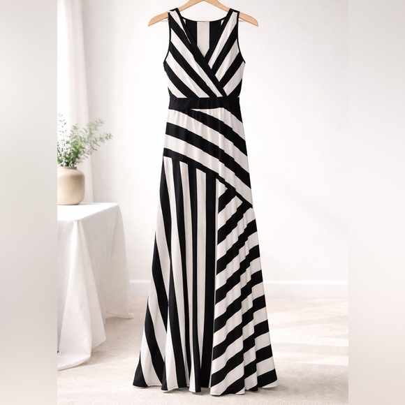 Go Couture Dresses & Skirts - Go Couture Black & White Stripe Maxi Dress | Size L | Flowy & Flattering